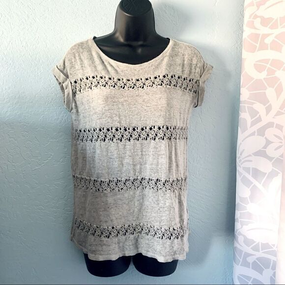 Akemi & Kin by Anthropologie Heather Gray Linen Crochet T-shirt Size XS - Picture 1 of 8